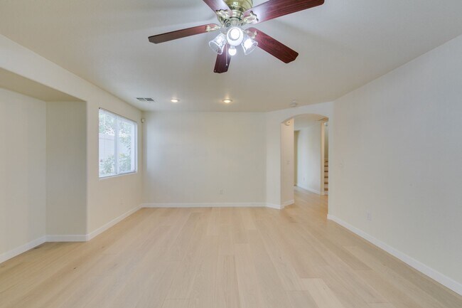 Foto del edificio - Bright & Inviting 3 Bedroom Home in 89148