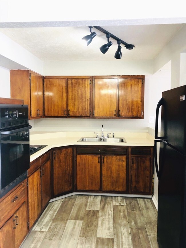 Building Photo - Beautiful Brick Ranch