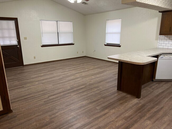 Foto del edificio - Easy Access ~ 3 bedroom 1 bathroom