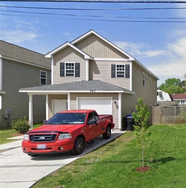 Building Photo - 205 Thalia Rd