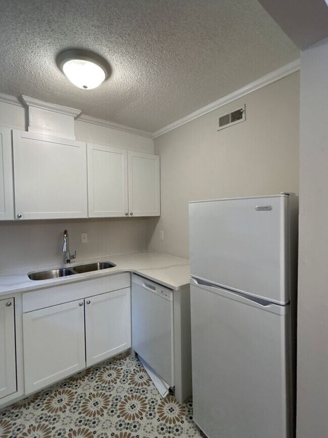 Foto del edificio - T.R. Lawing Realty Property