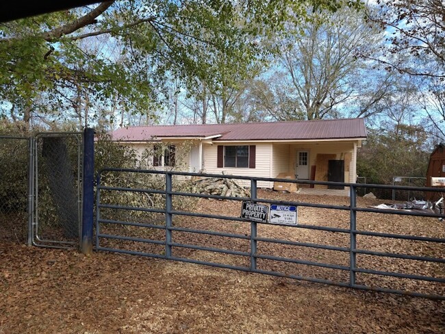 Building Photo - Hilltop Hideaway