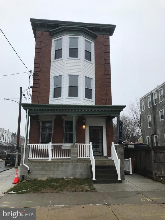 Foto principal - 933-35 Belmont Ave