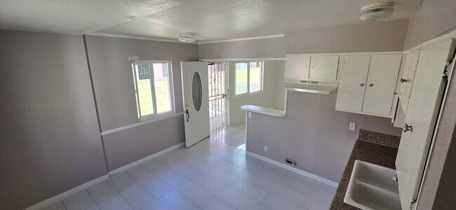 Entrada - 23401 Catskill Ave