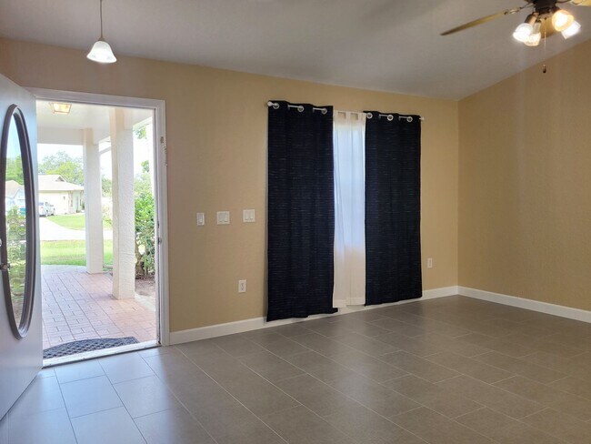 Foto del edificio - 3/2/2 Rental Home located centrally in Spring Hill FL 34609