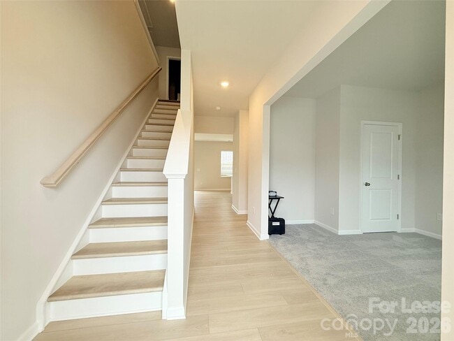 Building Photo - 6337 Fairfax Ct