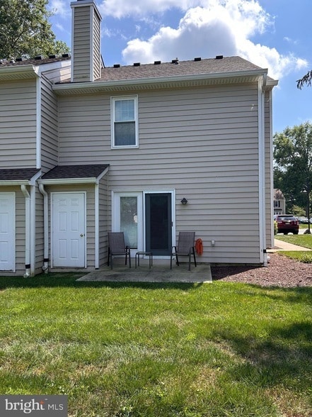 Building Photo - 801 Meadow Ct