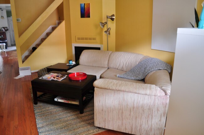 Living - 123 Scott St