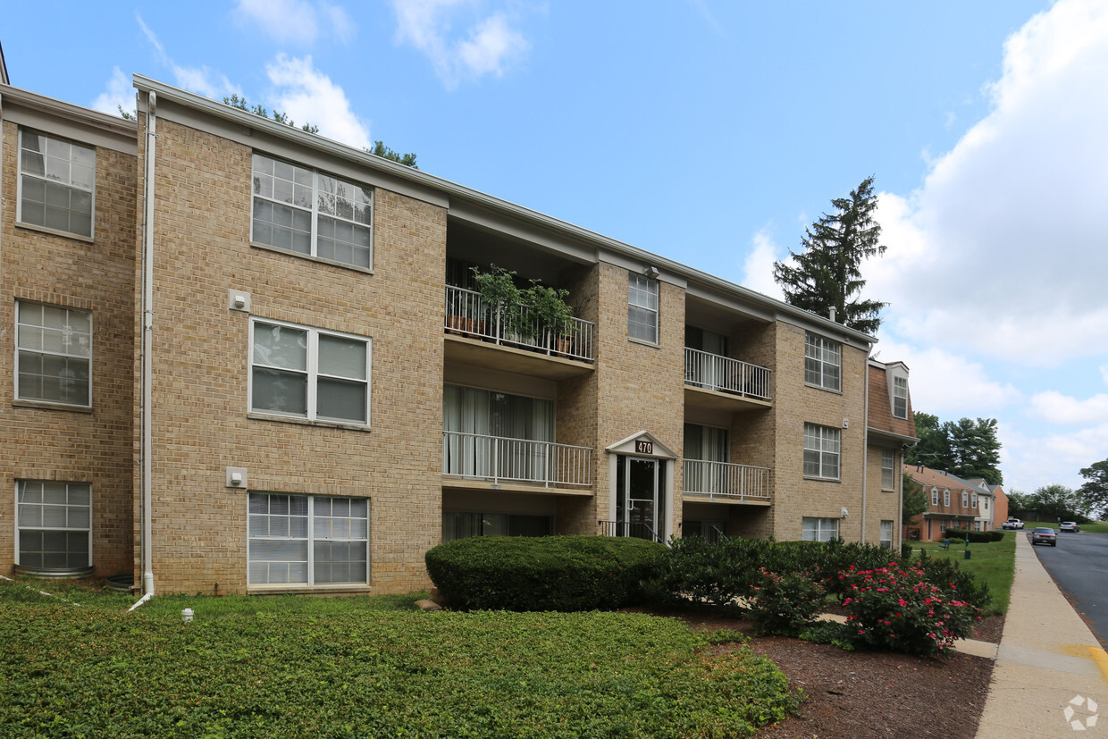 Primary Photo - Scarborough Square Townhomes & Apartments