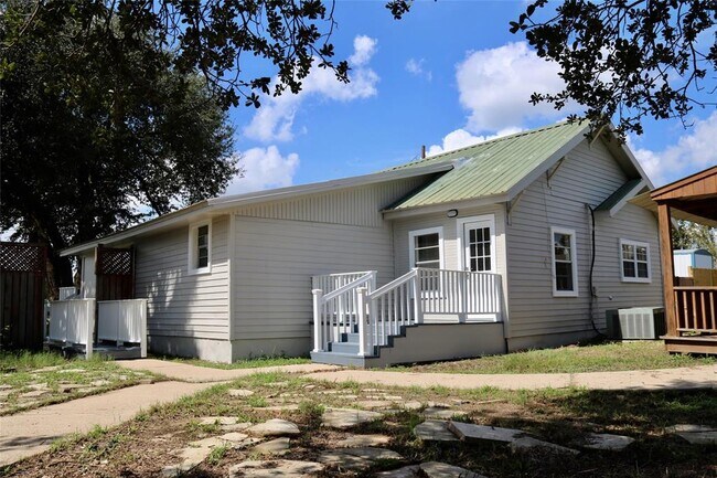 Building Photo - 8861 Co Rd 424