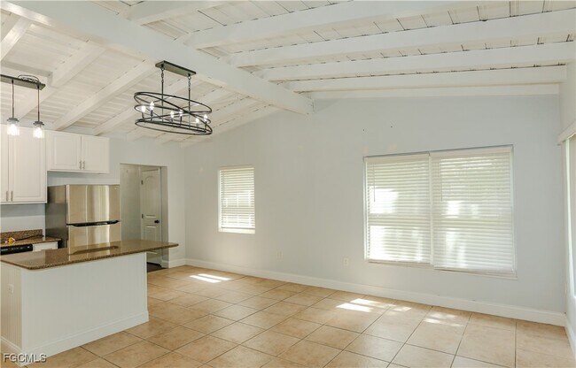 Building Photo - 310 Burland St