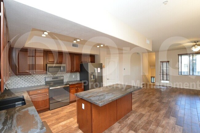 Foto del edificio - 2402 E 5th St