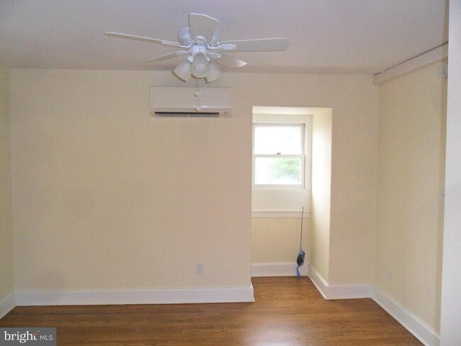 Building Photo - 423 Delaware St