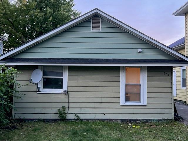 Primary Photo - 683 Bronson St