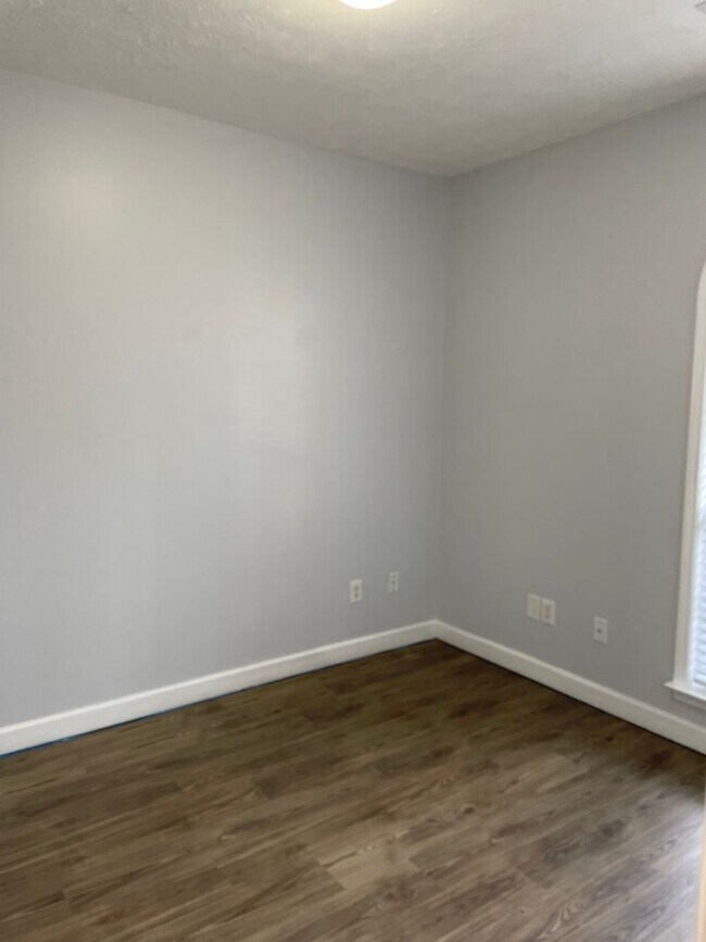 Building Photo - Newly remodeled 3 bedroom/2 bath unfurnish...