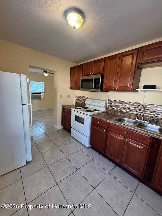 Foto del edificio - 708 Hazel Ave