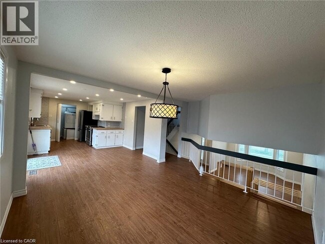 Building Photo - 8 Roseneath Crescent