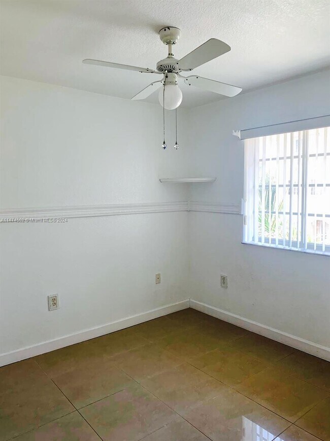 Foto del edificio - 2170 NE 167th St
