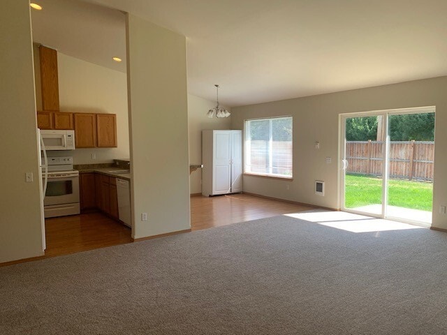 Building Photo - Beautiful 4 Bedroom 2 Bathroom Home with Yard and AC