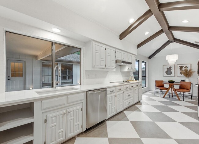 Building Photo - 3912 Saddlehead Dr