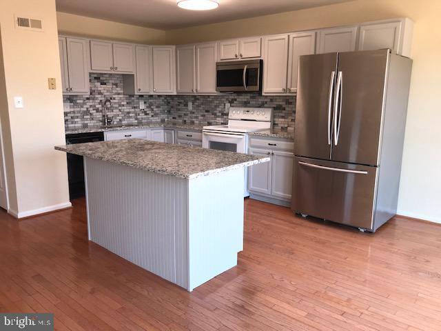Foto del edificio - 103 Stoney Brook Ct