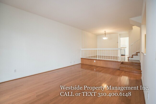 Building Photo - Stunning Tri Level Townhouse - West LA Nei...