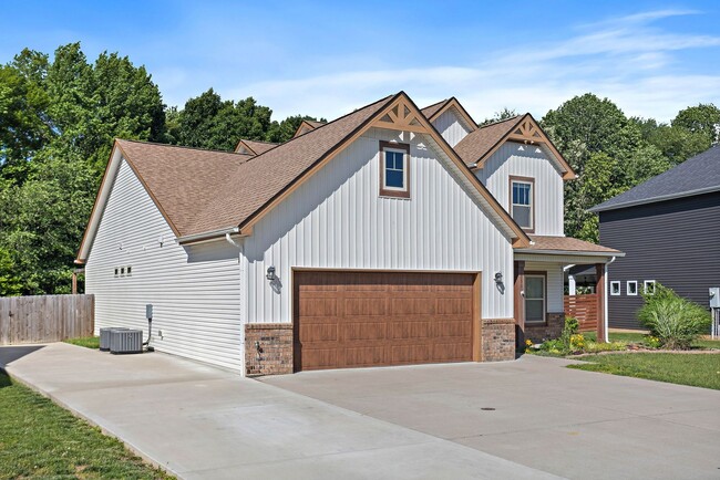 Building Photo - 338 Crusaw Dr