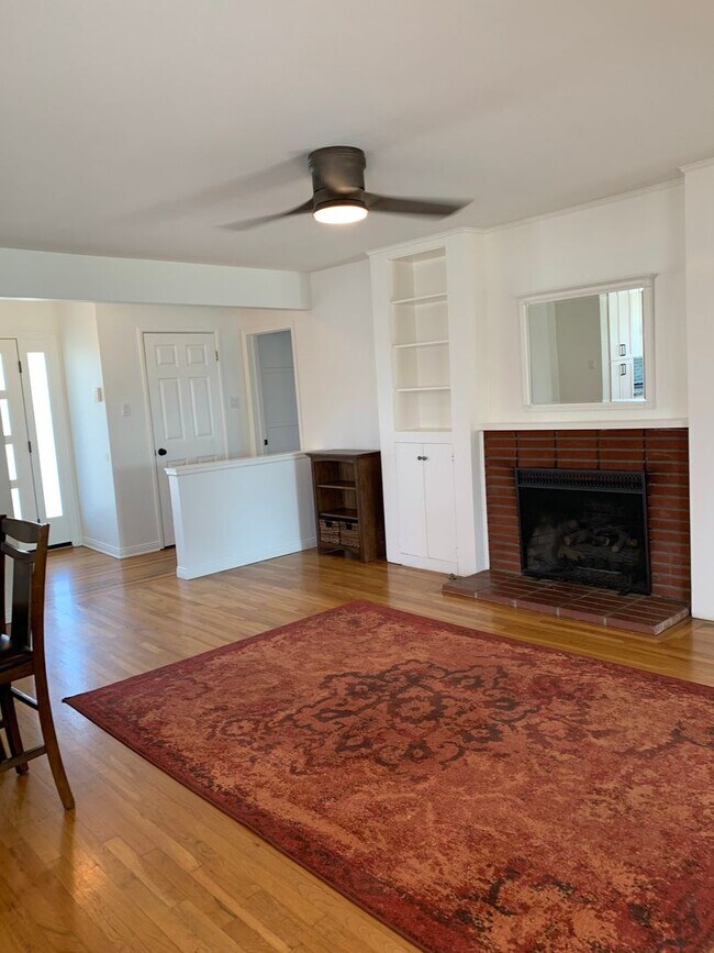 Foto del edificio - Spacious 3+3 Single Story Home w/ bonus ro...