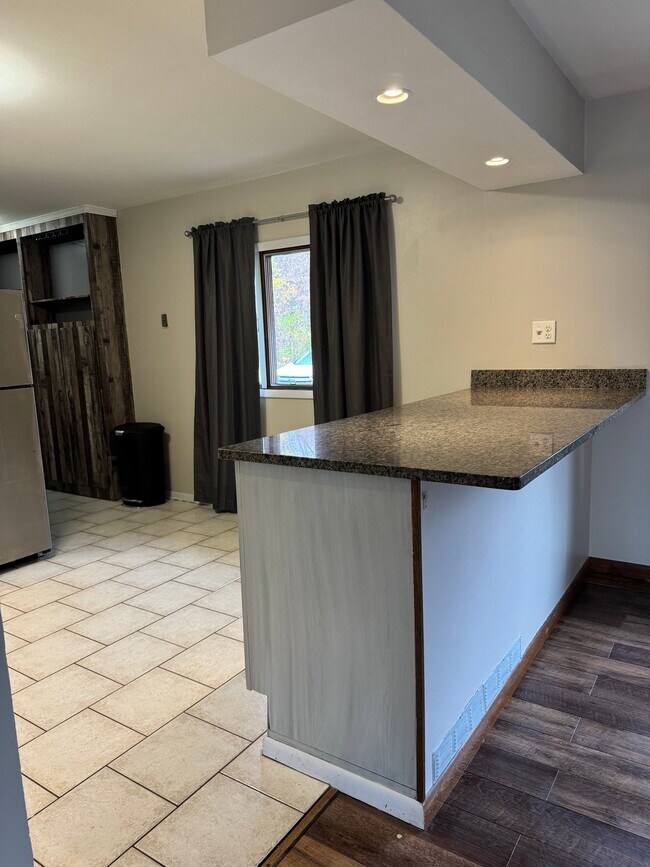Foto del edificio - 7118 N Bull Creek Rd