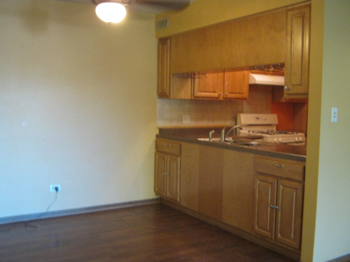 13935 Laramie Blvd Unit 219, Crestwood, IL 60445 Condo for Rent in