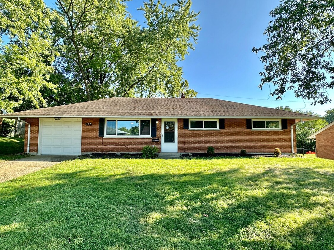 Primary Photo - 400 Henrich Dr