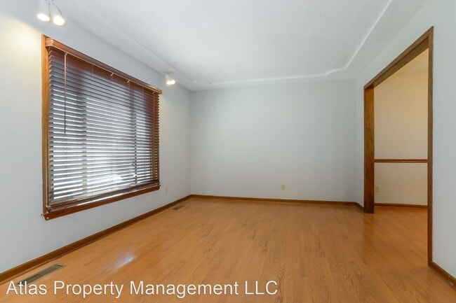 Building Photo - 4 br, 3.5 bath House - 8024 N Serene Ave