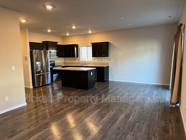 Foto del edificio - 6500 Hornet Cir NE