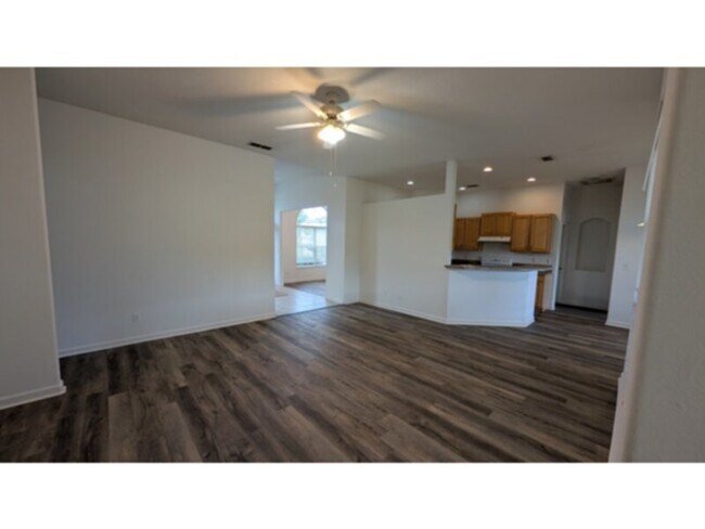 Foto del edificio - 4 Bedroom, 3 Bath Spacious House in Palm Coast, FL