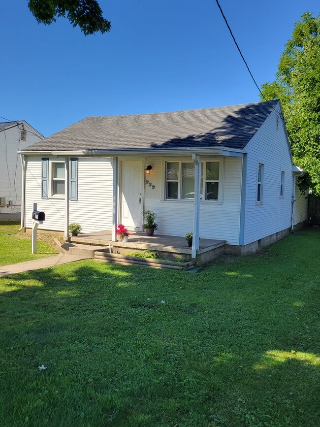 Building Photo - 929 3rd St