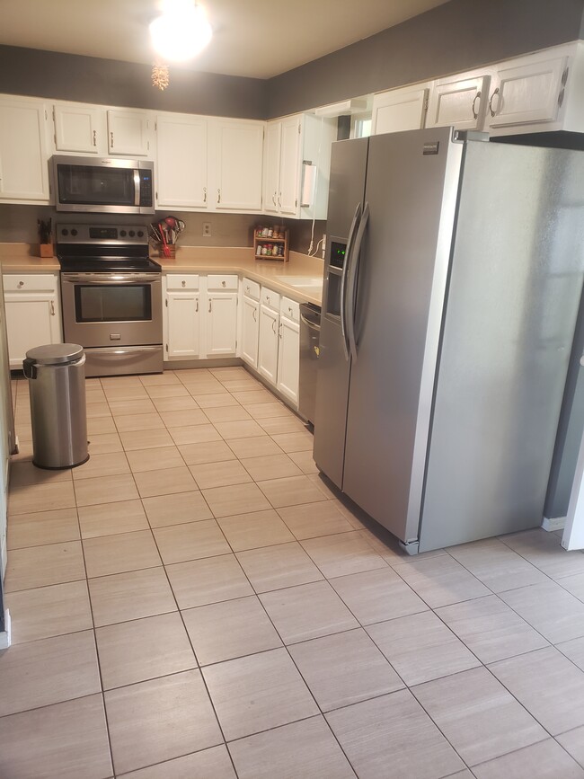 Building Photo - 3935 Cooke Dr