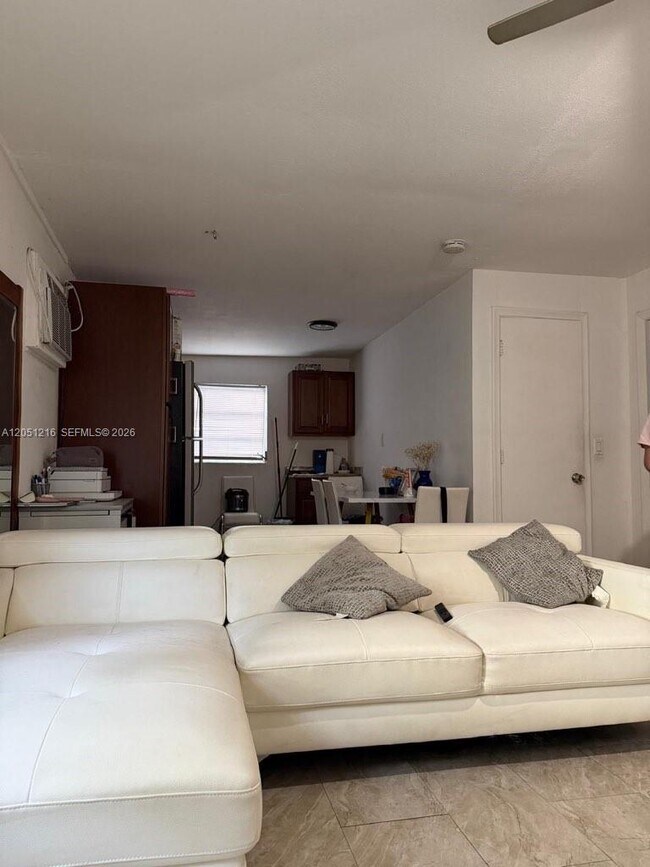 Foto del edificio - 163 NW 40th St