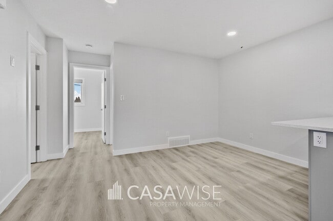 Building Photo - 10250-102157 157 St NW