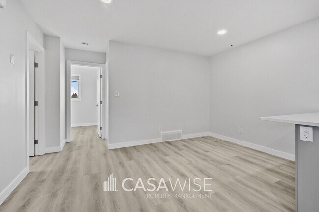 Photo du bâtiment - 10250-102157 157 St NW