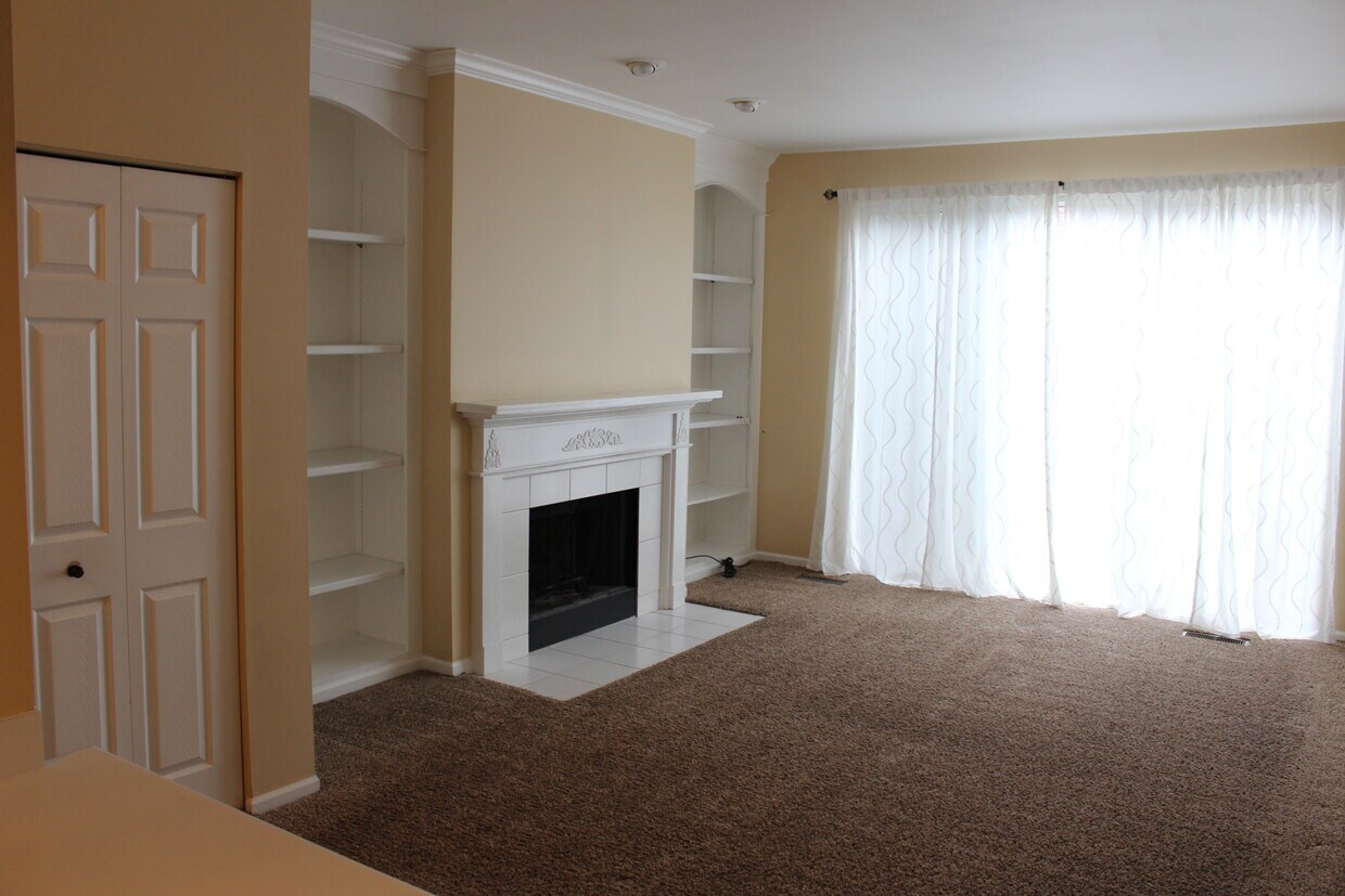 Primary Photo - 1379 Grandview Court