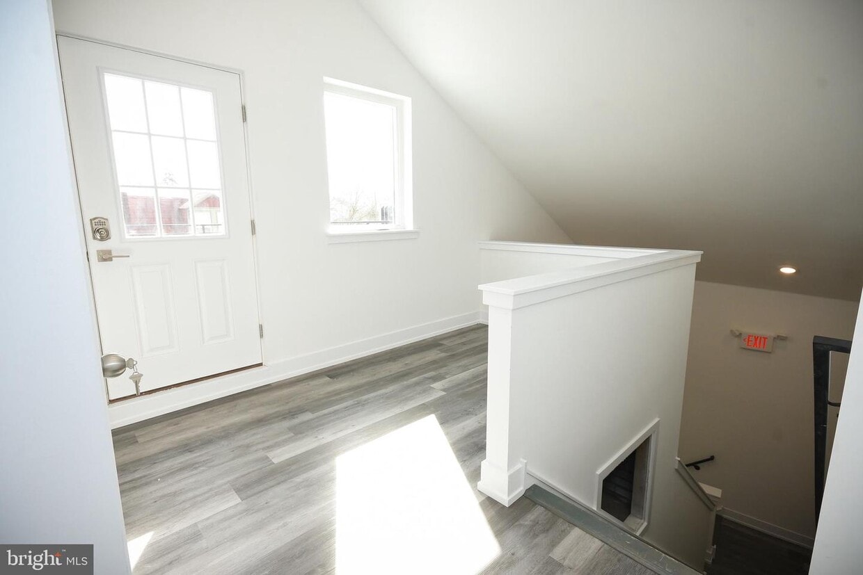 Primary Photo - 6162 Ridge Ave