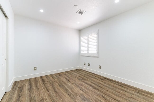 Building Photo - 3760 Yorba Linda Dr