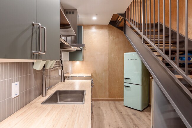 Foto del edificio - 744 Morton St NW