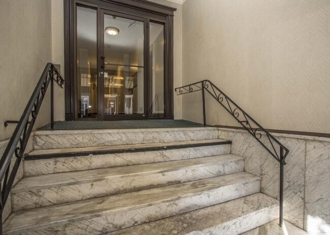 Building Photo - 2 bedroom in Boston MA 02135