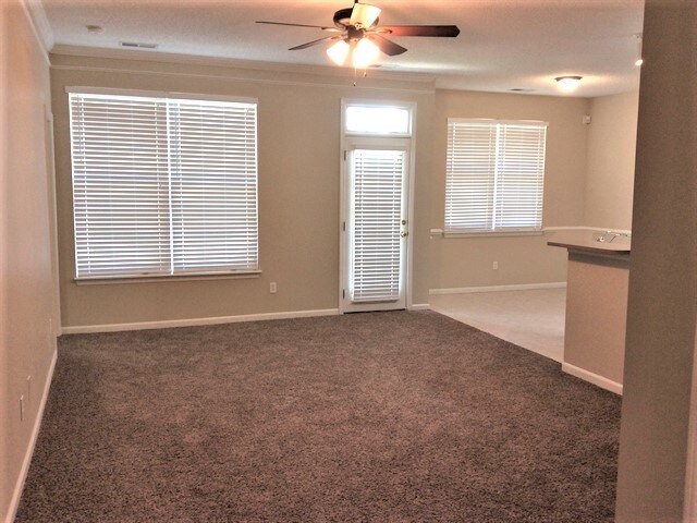 Foto del edificio - 6043 Shining Oak Ln