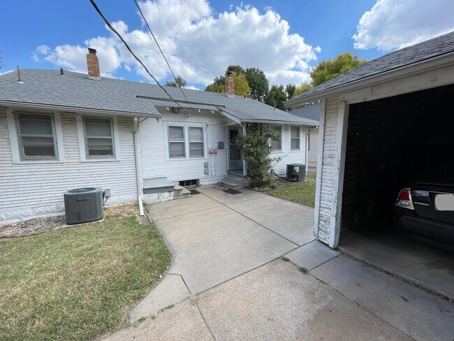 957 back entrance and garage - 957 Coolidge St