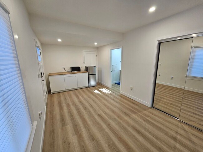 Foto del edificio - 533 N St Andrews Pl