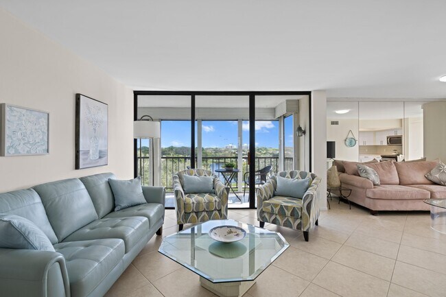 Foto del edificio - 7847 Lakeside Blvd