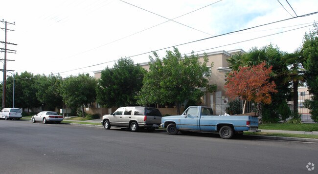 Los Cedros ¡alejado 9127 - Nordhoff Townhomes