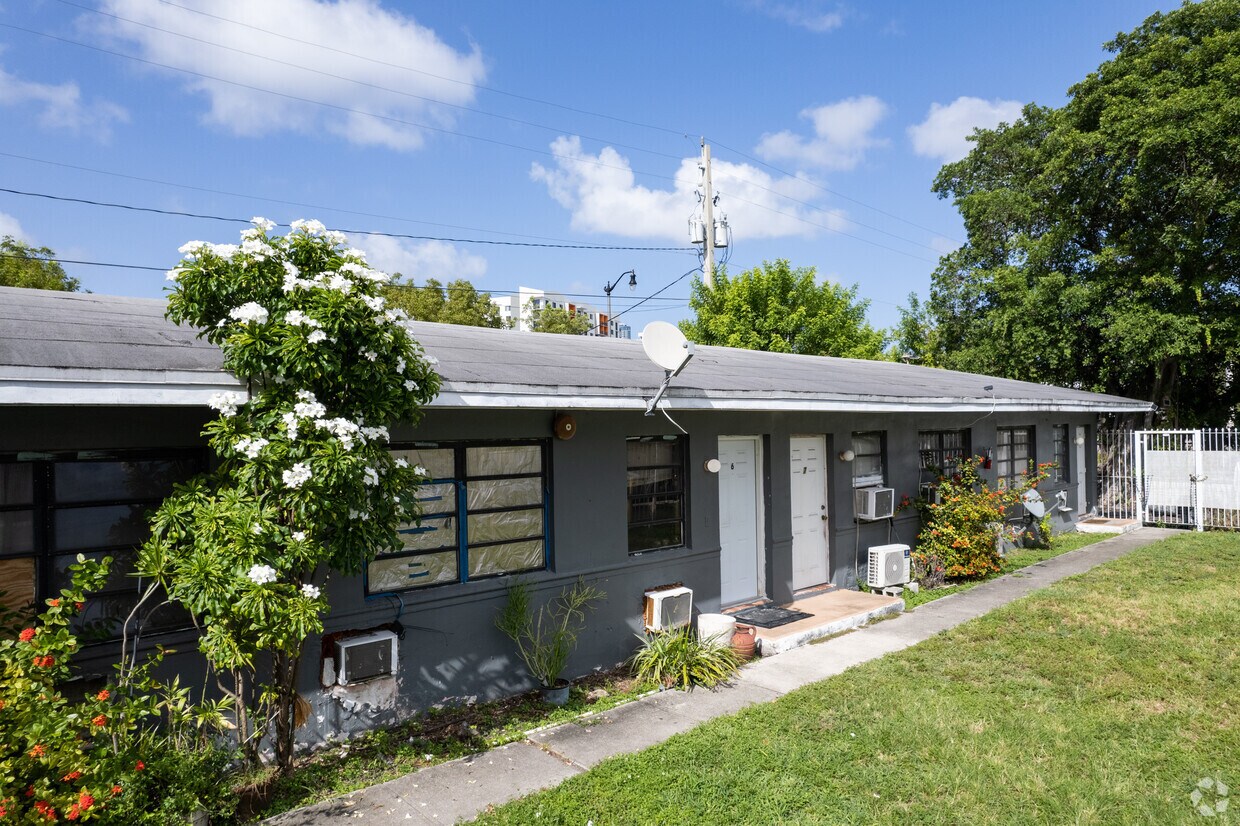 Primary Photo - 631 NW 3rd St